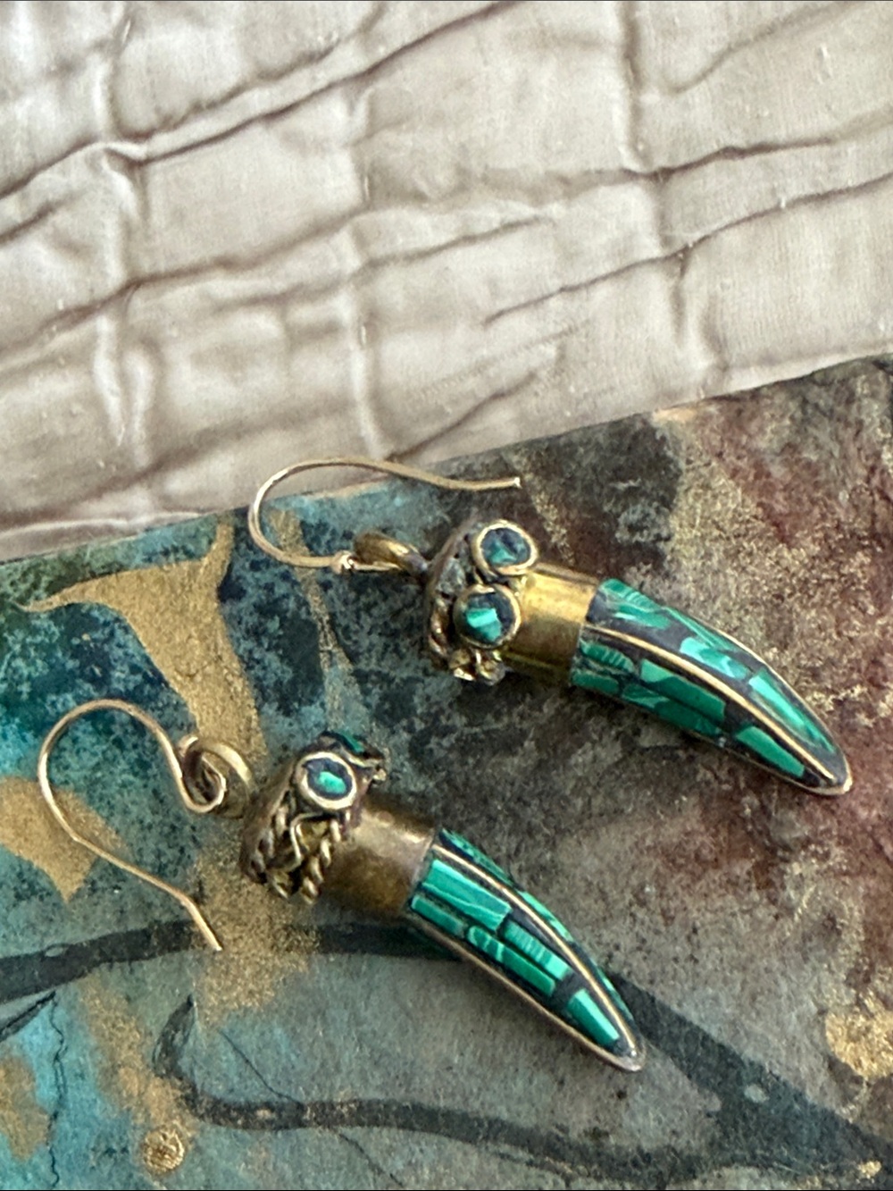 Vintage rare malachite mosaic horn pierced earrings ornate detailed workmanship - Picture 8 of 8